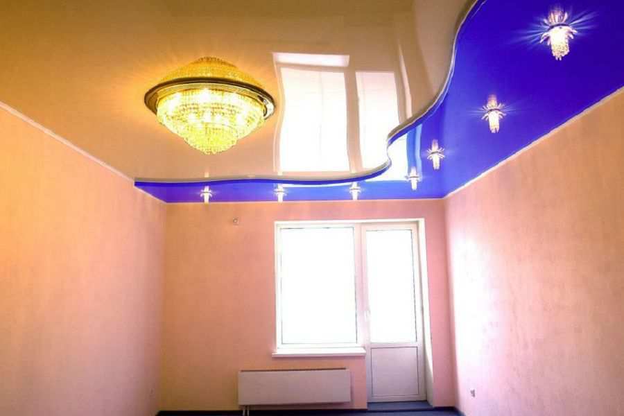 Фотография натяжного потолка в спальной комнате
