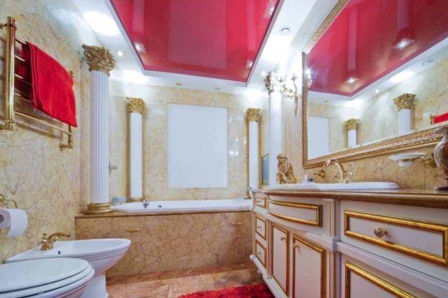 Двухуровневый натяжной потолок в ванной комнате