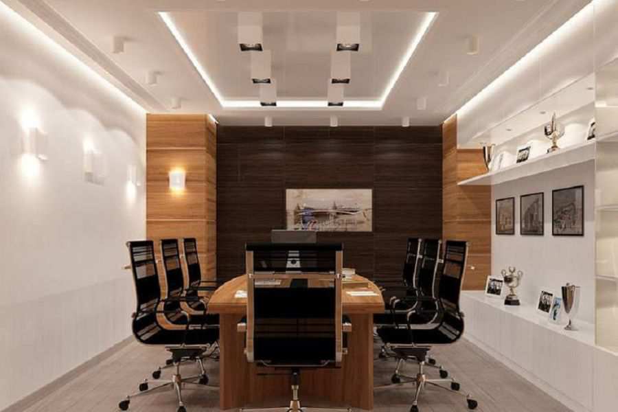 Многоуровневый натяжной потолок с подсветкой в офисе