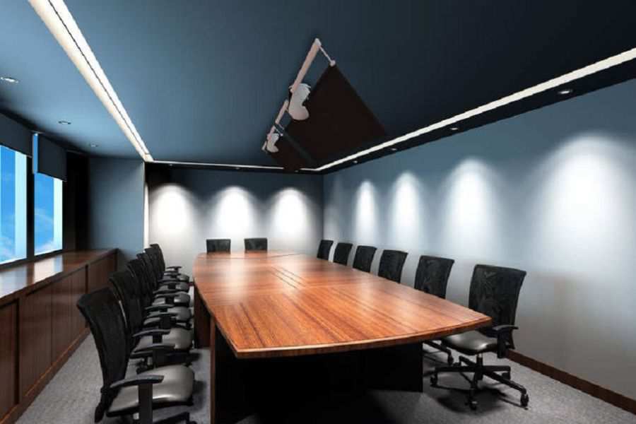 Фотография натяжного потолка с подсветкой в офисе